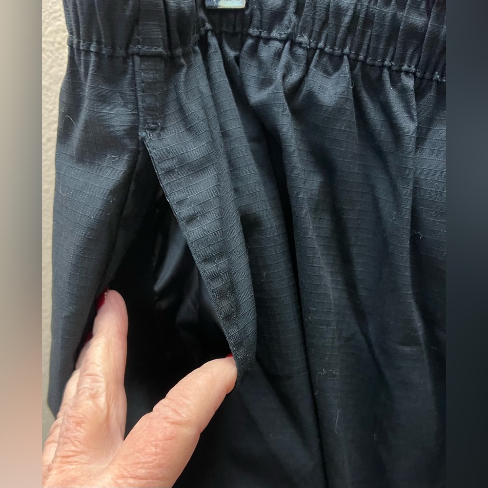 Nike - NWT - XL - Black Cargo Pants - Oversized fit - Mid Rise stacked Length - Picture 11 of 15